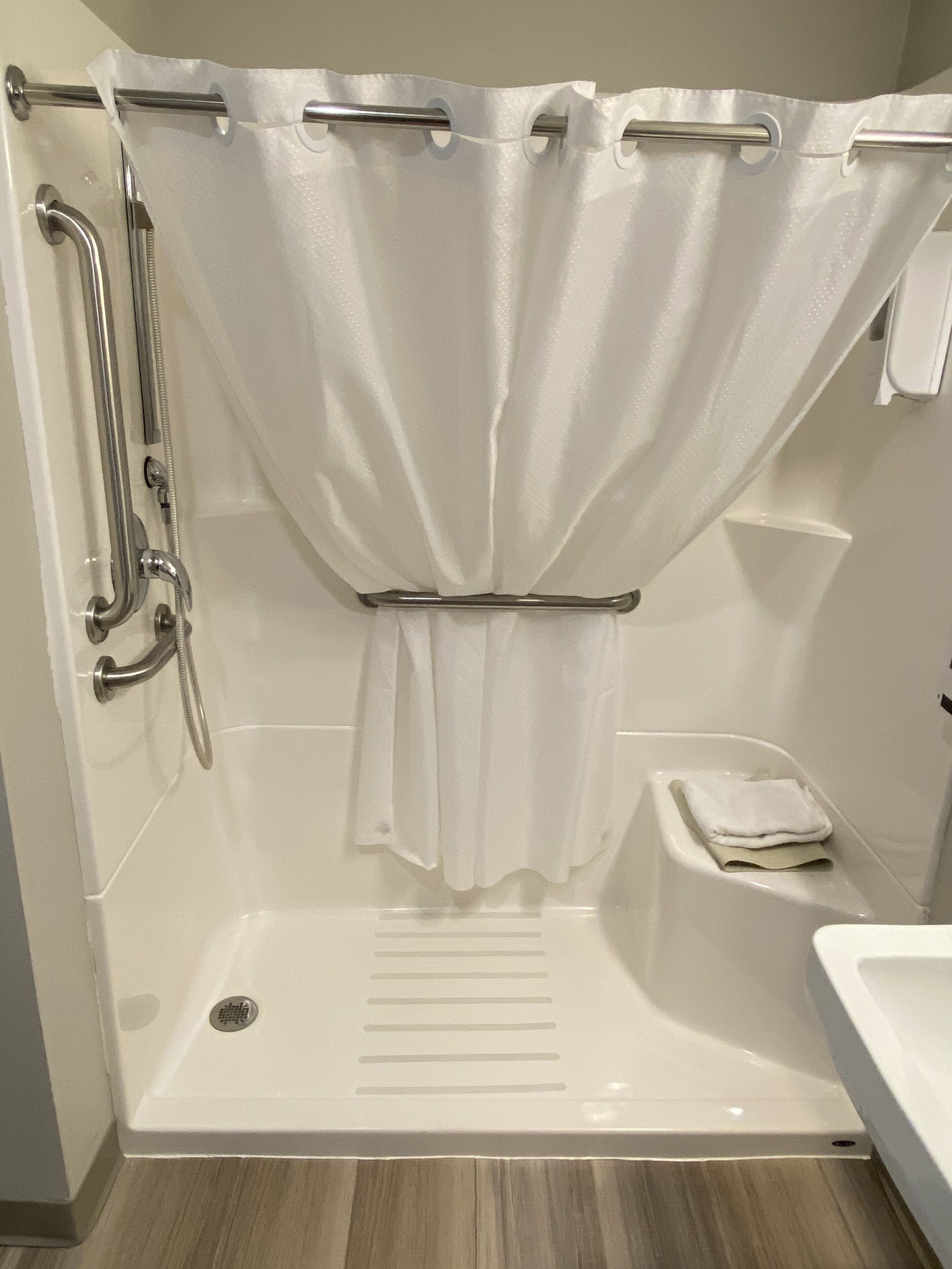 handi 1 queen, mf, recliner | 1 bedroom, free wifi, bed sheets