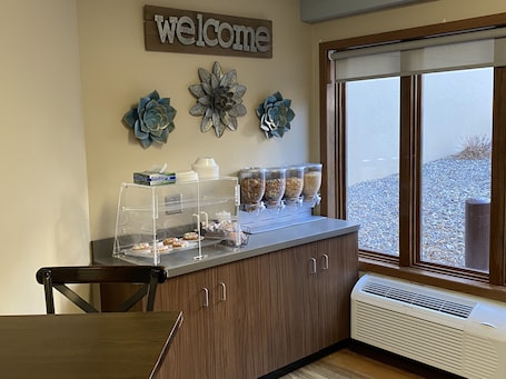 Free daily continental breakfast