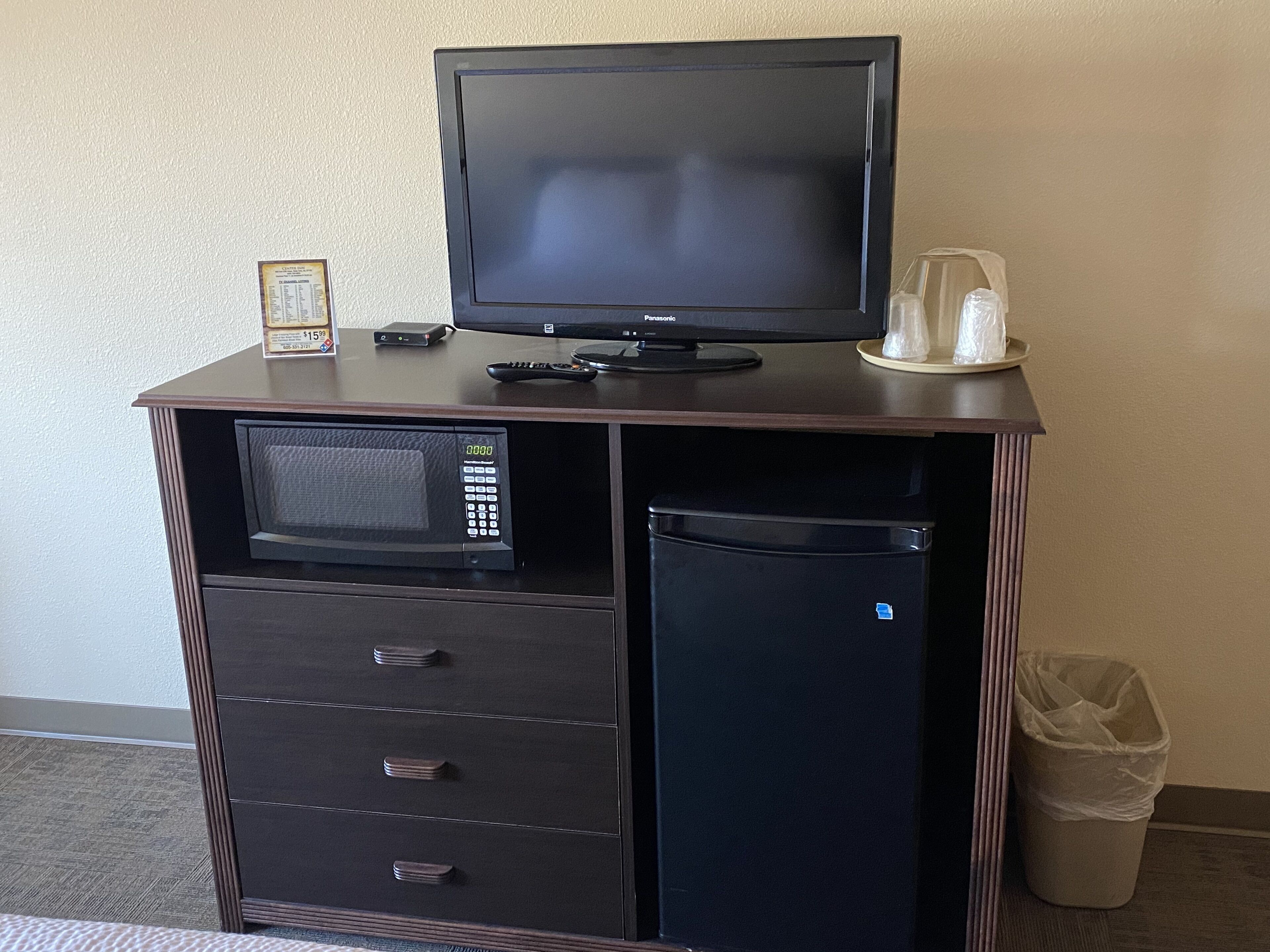 32-inch flat-screen tv with cable channels, tv