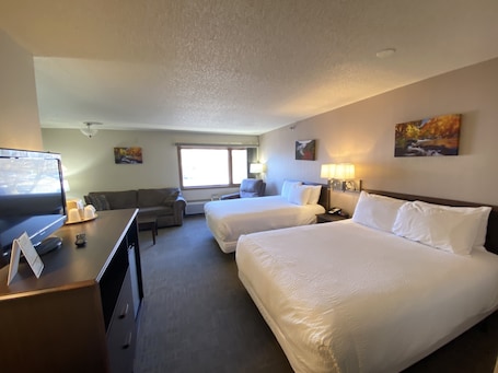 Suite 2 Queens, Recliner, Pullout Sofa | Free WiFi, bed sheets