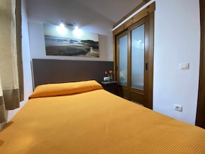 2 bedrooms, iron/ironing board, travel crib, free WiFi