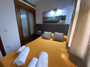 2 slaapkamers, een strijkplank/strijkijzer, reisbedje, gratis wifi