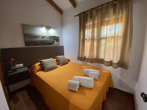 2 habitaciones, tabla de planchar con plancha y cuna de viaje