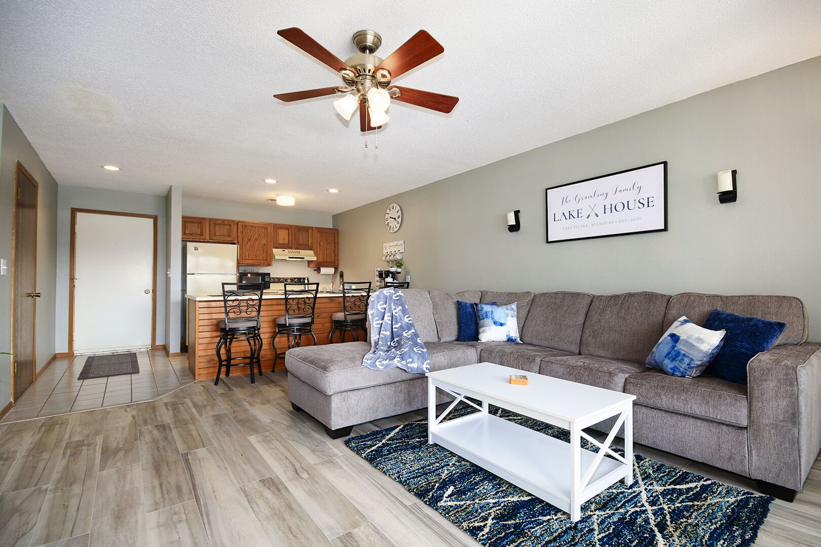 Lake Ozark Condo w/ Lake View + Boat Rental Option