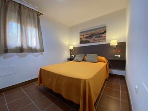 2 bedrooms, iron/ironing board, travel crib, free WiFi