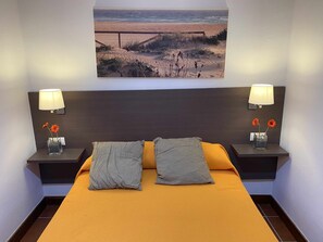 2 slaapkamers, een strijkplank/strijkijzer, reisbedje, gratis wifi