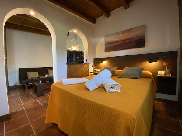 1 bedroom, iron/ironing board, travel cot, free WiFi
