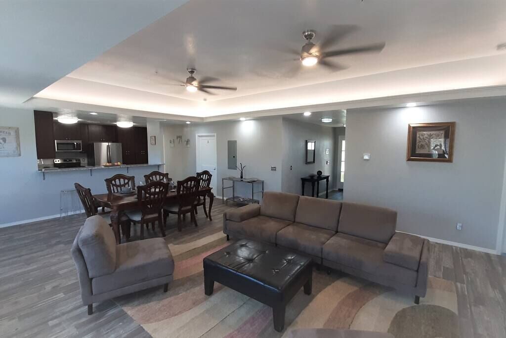 [ 4023 B]Private Bedroom Suite Communal House near Integris, One mile from Integris/Baptist Medical