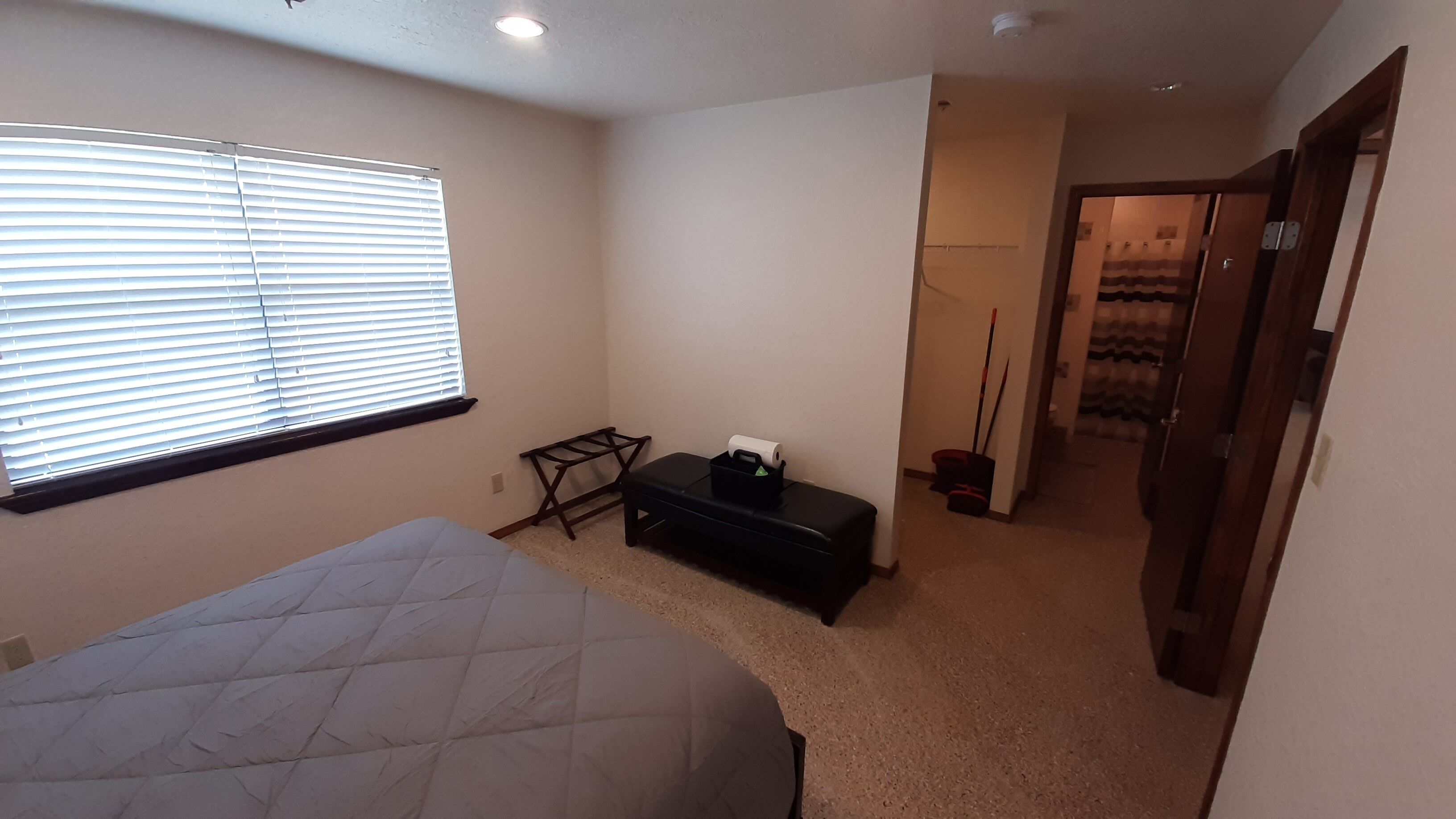 [NE 5th C] Private Bedroom Suite shared Communal House-OUHSC, Two blocks from the OUHSC Medical comp