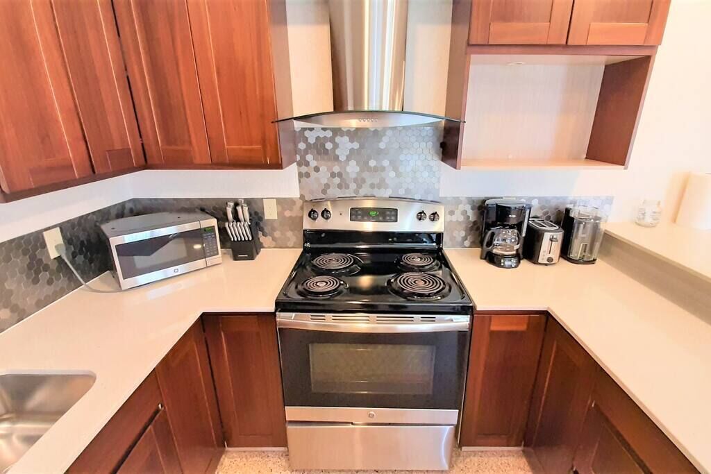 [NE 5th C] Private Bedroom Suite shared Communal House-OUHSC, Two blocks from the OUHSC Medical comp