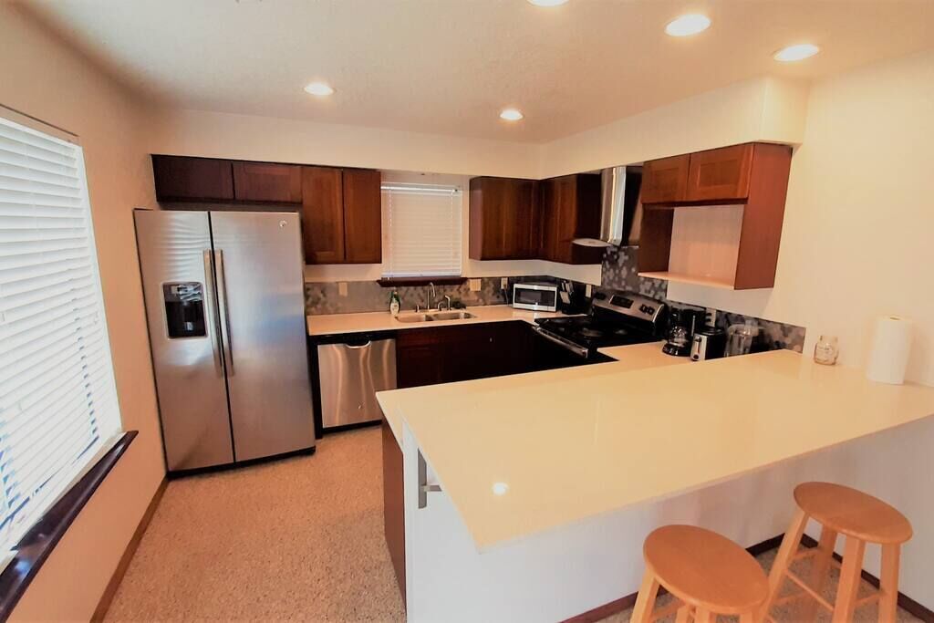 [NE 5th C] Private Bedroom Suite shared Communal House-OUHSC, Two blocks from the OUHSC Medical comp