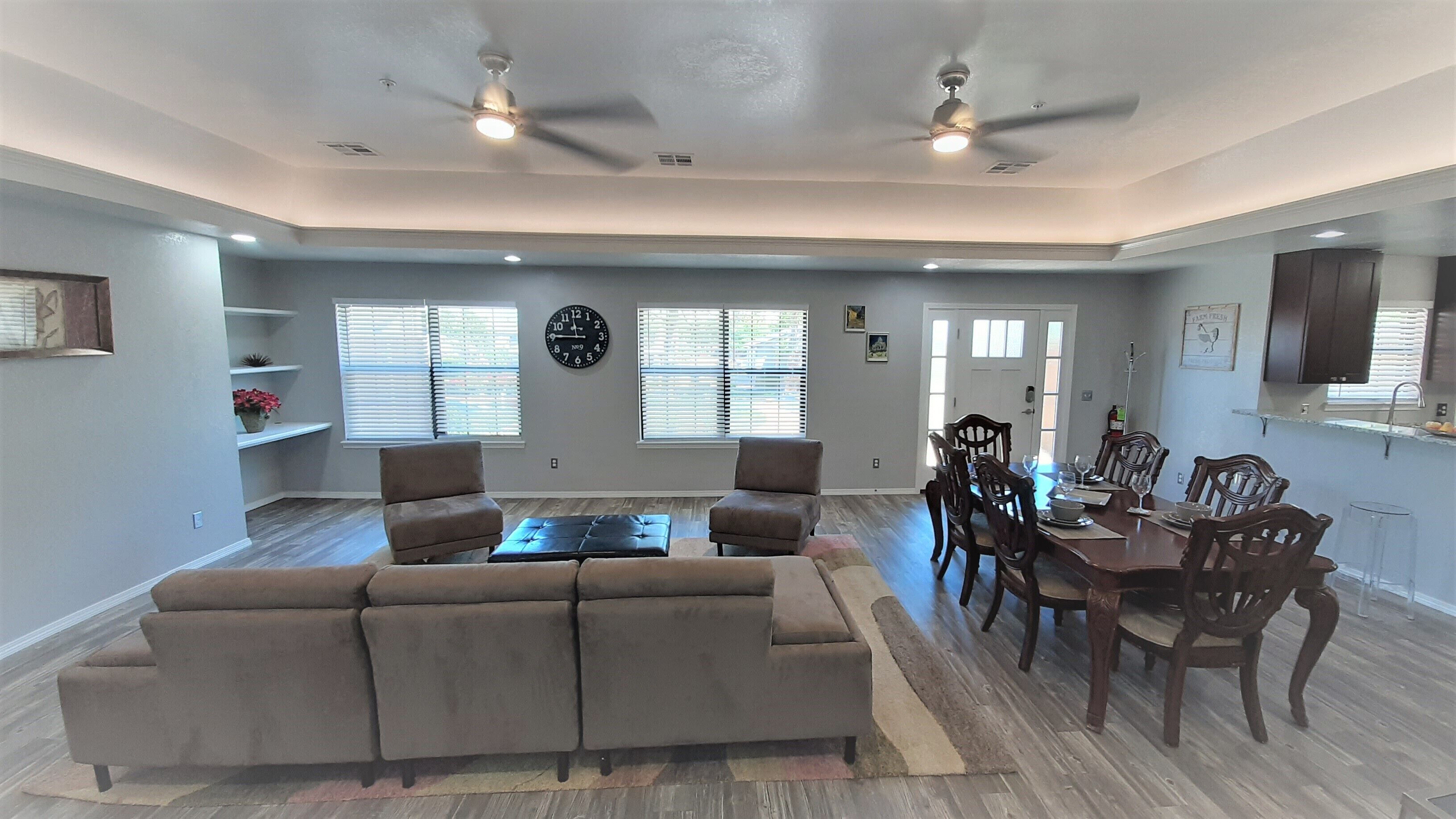 [ 4023 C]Private Bedroom Suite Communal House near IntegriC, One mile from Integris/Baptist Medical