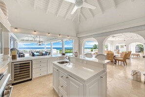 Frigorifero, microonde, forno, tostapane