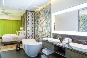 Junior Suite Swim Up 1 King Bed | Premium bedding, down comforters, in-room safe, desk - Garza Blanca Resort & Spa Cancun (Punta Sam)