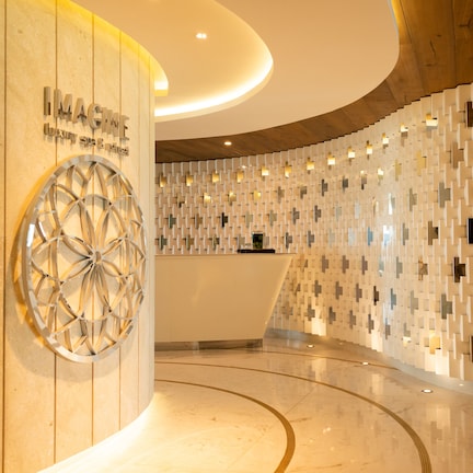 Couples treatment rooms, sauna, hot tub, steam room, body treatments