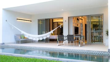 One Bedroom Swim Up | Ropa de cama de alta calidad y edredón