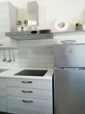 Horno, placa de cocina, lavavajillas, cafetera/tetera