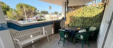 تناول الطعام بالخارج