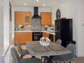Cookware/dishes/utensils