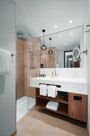 샤워 시설, 헤어드라이어, 바닥 난방/온돌, 타월