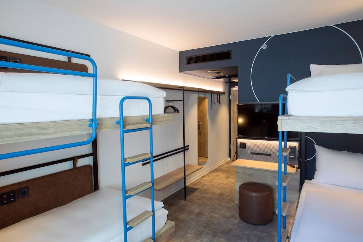 Ropa de cama hipoalergénica, escritorio, insonorización y wifi gratis