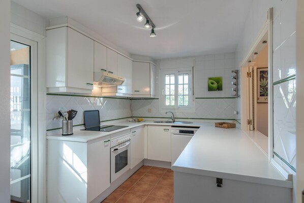 Frigorífic, microones, forn i rentaplats 