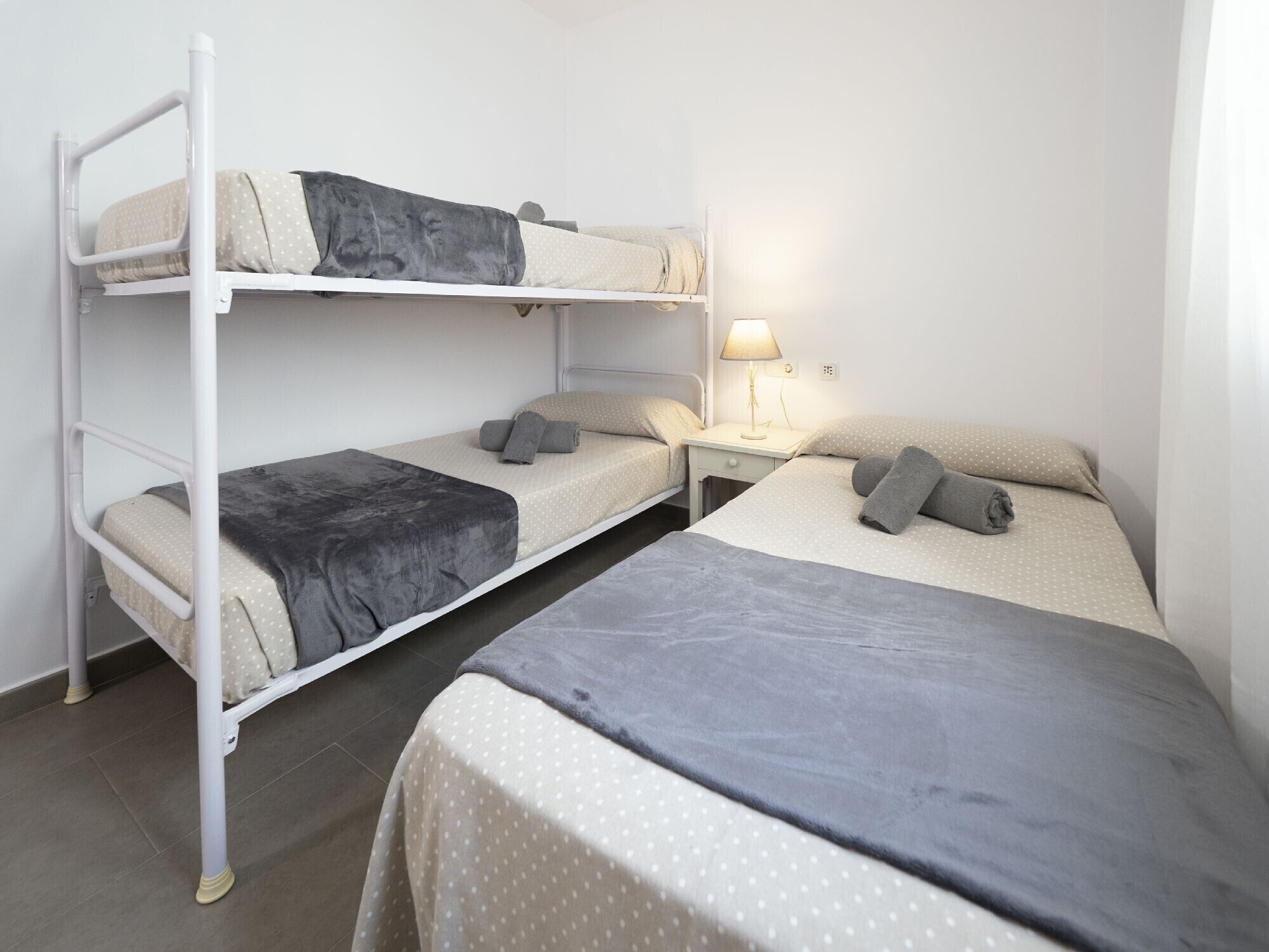 4 dormitorios, tabla de planchar con plancha, wifi gratis y ropa de cama