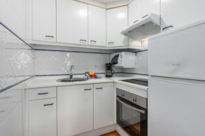 Frigorifero, microonde, forno, macchina per tè/caffè