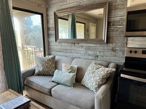 Smart TV - SerenityByTheSea-Couples Retreat-King,Bikes,Chairs (Hilton Head)