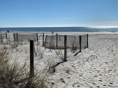 SerenityByTheSea-Couples Retreat-King,Bikes,Chairs