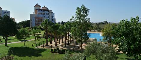 المنطقة المحيطة بالمنشأة