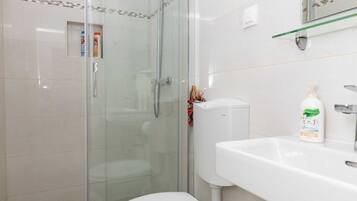 Double Room (Double Room-1) | Bathroom | Towels
