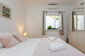 Doppelzimmer (Standard Double Room-2) | 2 Schlafzimmer, Babybetten, kostenloses WLAN, Bettwäsche