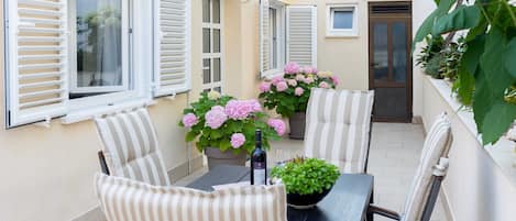 Double Room (Standard Double Room-2) | Terrace/patio