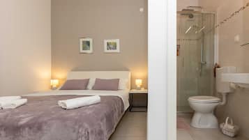 Double Room (Double Room-1) | 2 bedrooms, cots/infant beds, free WiFi, bed sheets