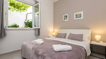 Double Room (Double Room-1) | 2 bedrooms, cribs/infant beds, free WiFi, bed sheets