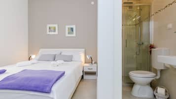 Double Room (Double Room-1) | 2 bedrooms, cots/infant beds, free WiFi, bed sheets