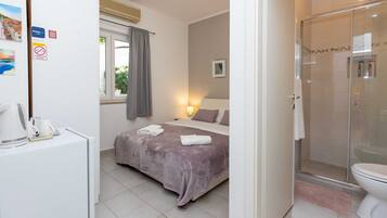 Double Room (Double Room-1) | 2 bedrooms, cribs/infant beds, free WiFi, bed sheets