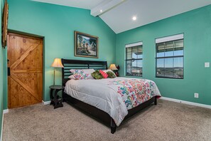 4 bedrooms, iron/ironing board, free WiFi, bed sheets