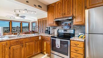 Coffee/tea maker, fridge, microwave, oven