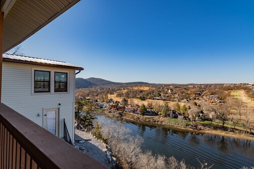 Peace of Heaven overlooking Lake Taney Como and Pointe Royale Golf course