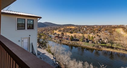 Peace of Heaven overlooking Lake Taney Como and Pointe Royale Golf course