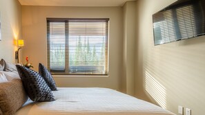 2 bedrooms, internet, bed sheets