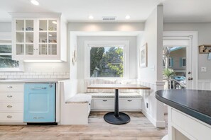 Interior - Lazy Bear Beach House (Capitola)