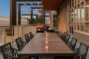 Terrace/patio - Hilton Garden Inn Austin North - Near the Domain (Austin)