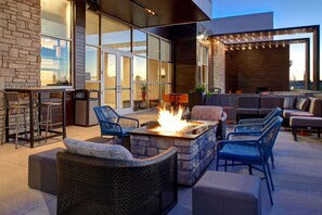 Terrace/patio - Hilton Garden Inn Cedar Rapids (Cedar Rapids)