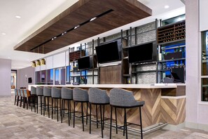Bar (on property) - Hilton Garden Inn Cedar Rapids (Cedar Rapids)
