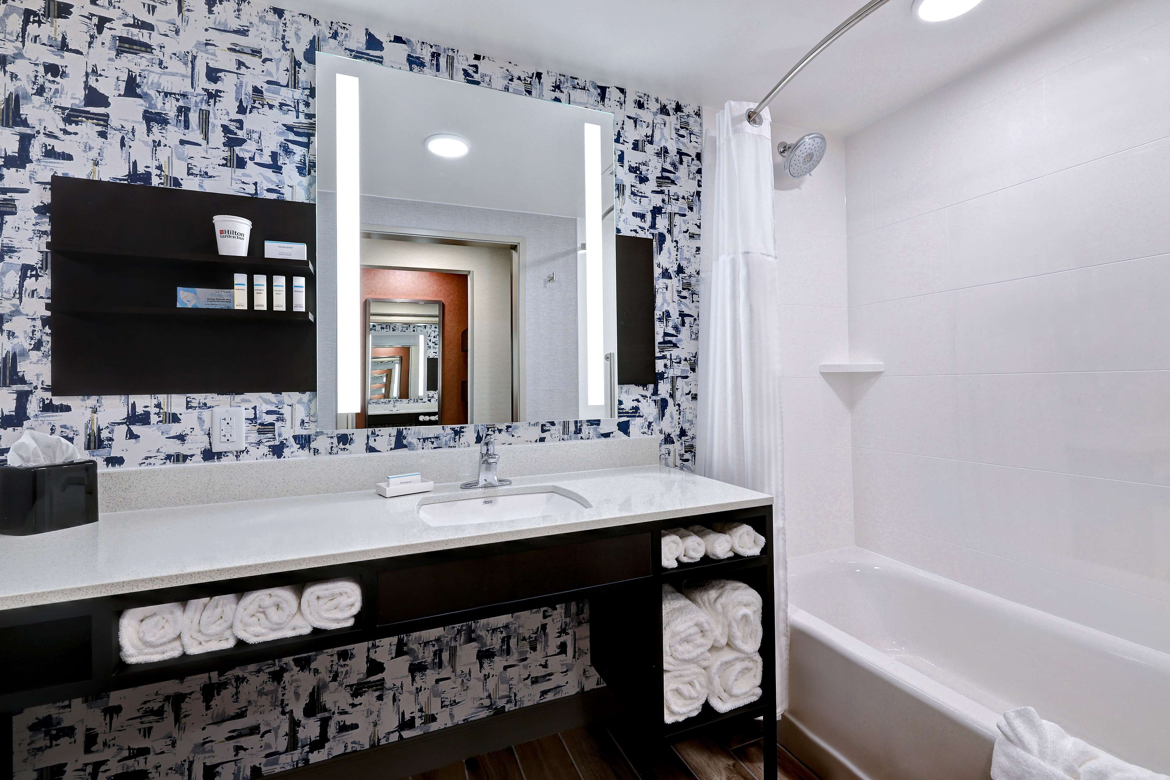 rainfall showerhead, free toiletries, hair dryer, towels