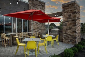 Terrace/patio - Home2 Suites Polaris Columbus, OH (Columbus)