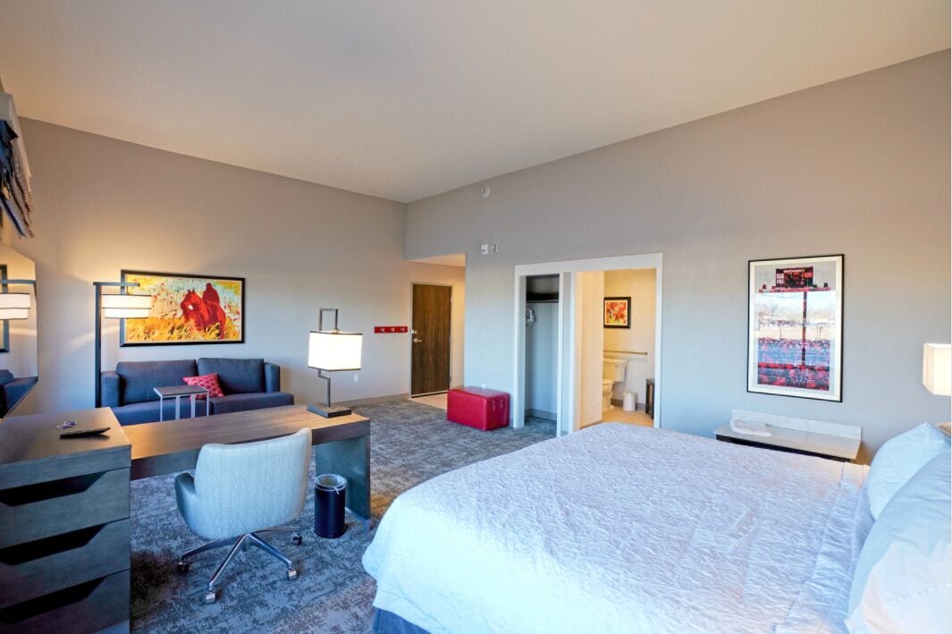 studio, 1 king bed, refrigerator & microwave (wet bar) | desk, laptop workspace, bed sheets